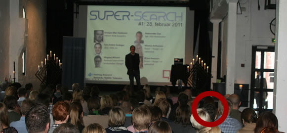 Seminaret arrangeres av et av Norges ledende Sem byråer; iProspect - På bildet ser du åpningstalen til administrerende direktør i iProspect Magne Uppman.